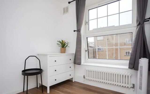 Spacious 4 Bedroom Apartment in Bethnal Green