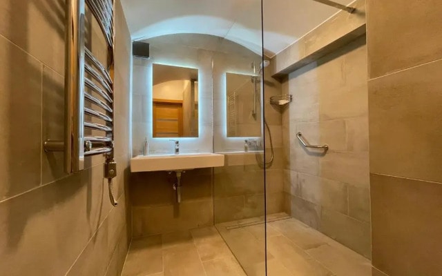 Modern guest house in city center I Room 2