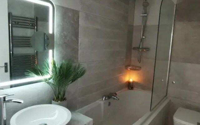 Sunrise View 2 Bed Apartment Sleeps 4 Spa Bath