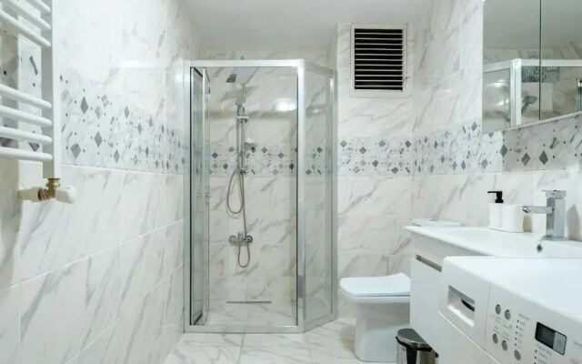 Vibrant Duplex With Terrace 2 min to Cevahir Mall