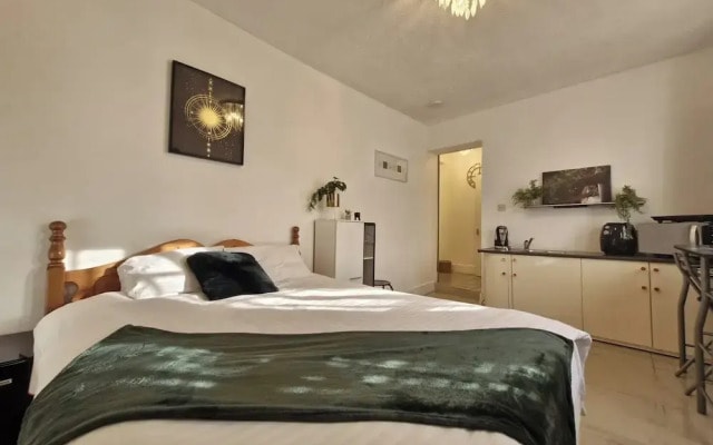 Beachside Retreat - Pets Ok - Free Parking
