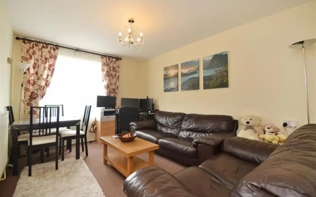 1 Bed-sleeps 4-free Parking-15 Min to Putney