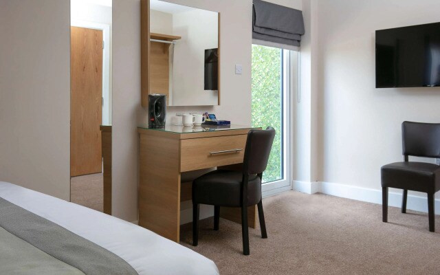 Best Western Northfields Ealing Hotel-Opposite Northfield Station -Piccadilly line