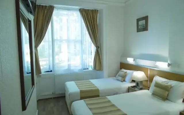 Falcon Hotel