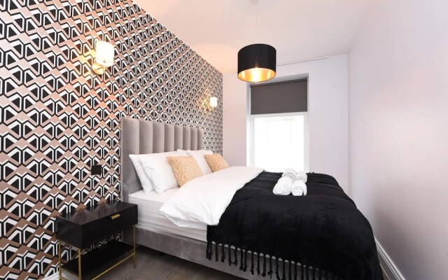 Stylish & Spacious Deluxe Apartments near Victoria Station