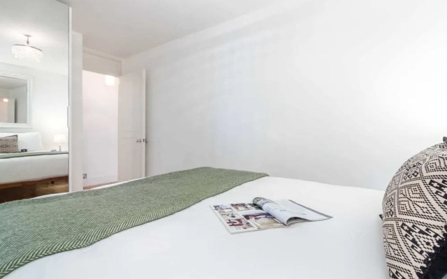 Bright Bayswater Apartment
