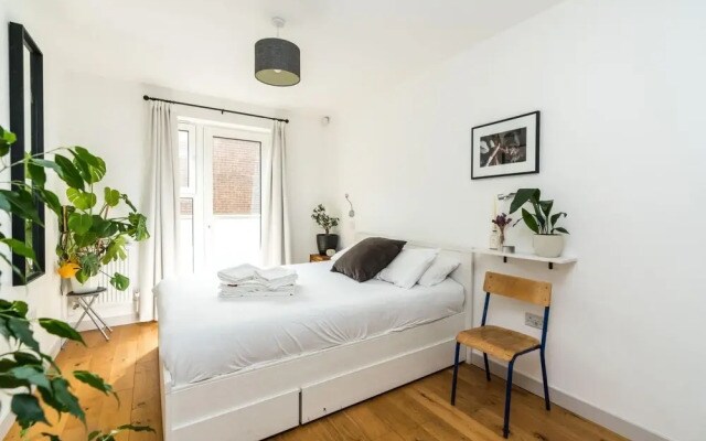 Contemporary 2BD Flat With Balcony - Hackney Downs