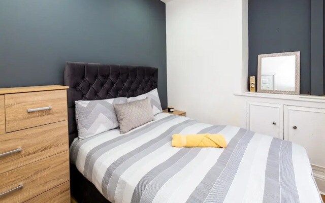 Lush Apartments 4 Bedroom House - Gilroy