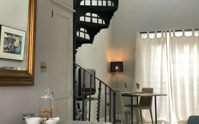 Wimbledon - Apartment - Sleeps 2 -private Entrance