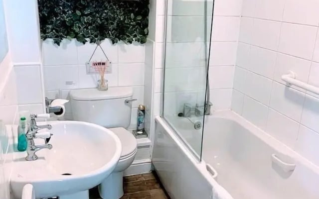 Cosy Riverside Apartment - Woodsmill Quay Free Parking