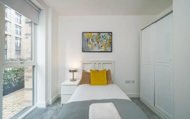 Madika Homes Stunning 2-bed Apartment in Colindale