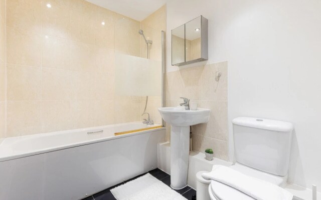 Premium 2 Bed Flat near Colindale Station
