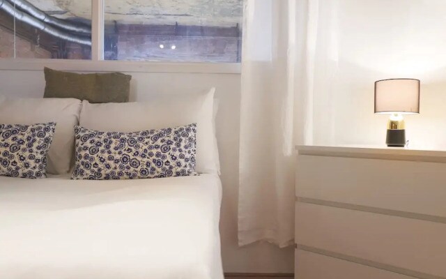 Quirky 1 Bedroom Warehouse Flat With Balcony