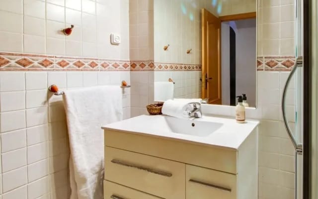 Modern 2 Bedroom in Poble Sec, 7 Minutes to Metro
