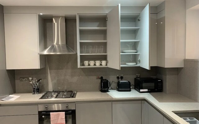 Stunning 2-bed Apartment in Barking