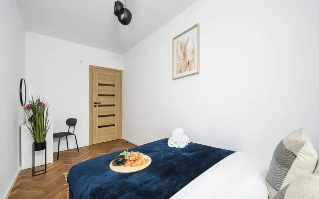 Lumina 2-room apart near the Old Town