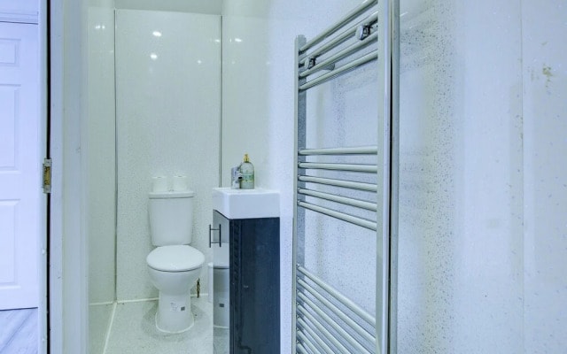 6 - 7 Beds-sleeps 12-elizabeth Line-free Parking