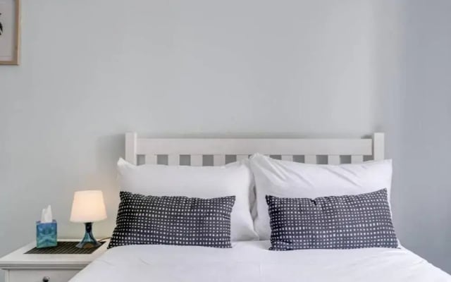 Central London Cosy Apartment With Parking