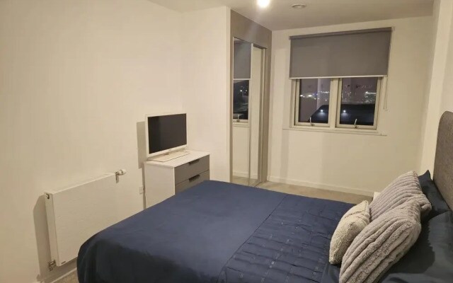 Luxurious 2-bed Haven in the Heart of Barking