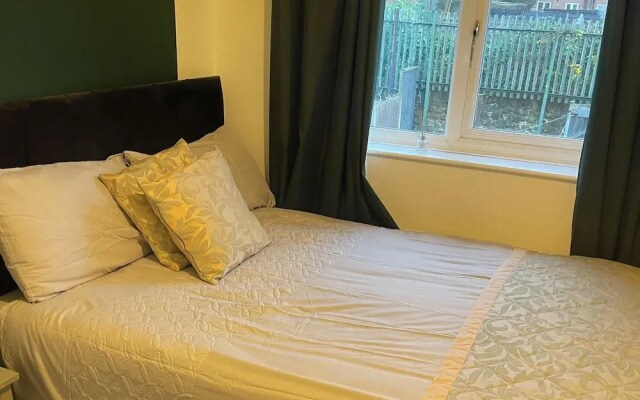 Cosy 3Br House With Fireplace & Private Garden