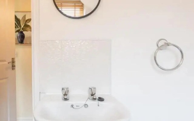 Charming Whitehurst Drive Nest in Manchester