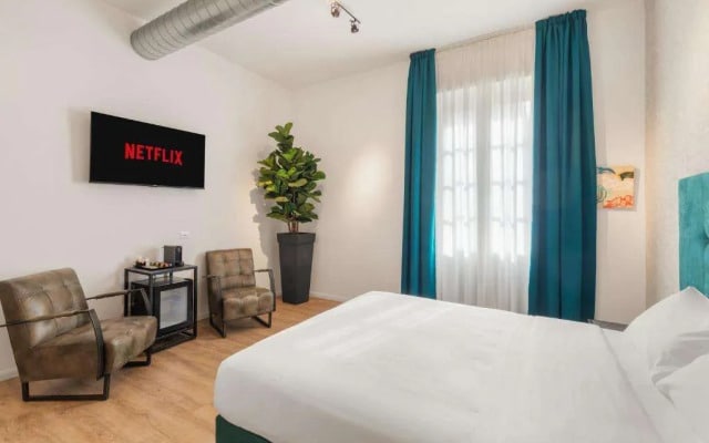 Adelante Rooms
