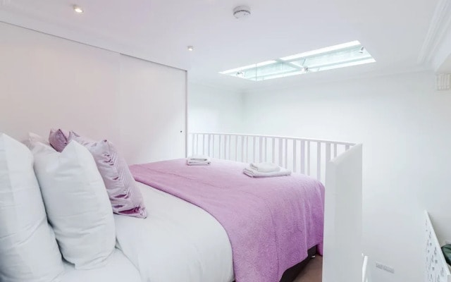 Distinctive apartment for 3 with mezz