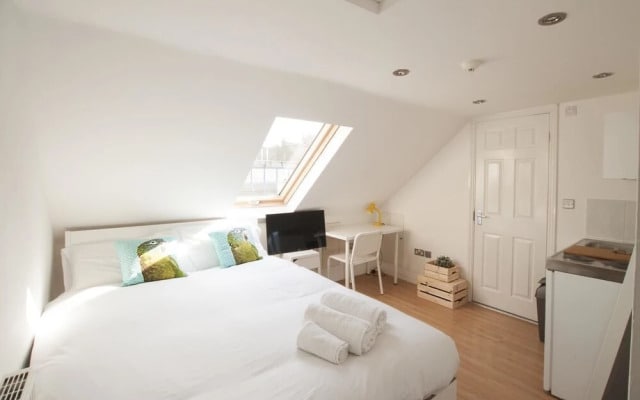 Wimbledon South Rooms by Allô Housing