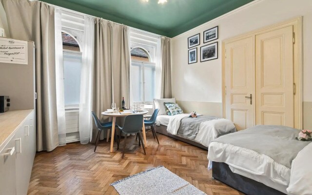 APTs in OLD TOWN PRAGUE by Michal&Friends