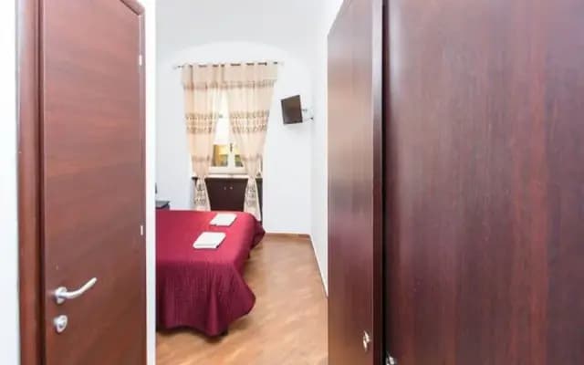 Romangelo 2 Hostel