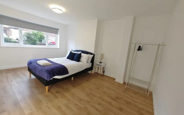 Charming 5 Bedroom House in Bexley