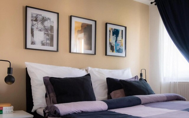 Cozy studio apartment in New Town with Disney+