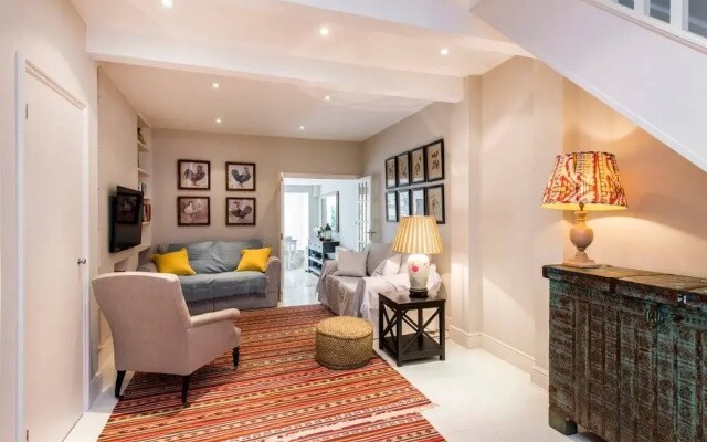 Delightful 2-bed Home, Fulham