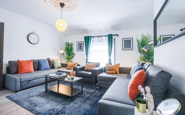 Spacious 2BR Maisonette 2 Baths Huge Lounge
