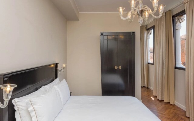 Отель IH Hotels Venezia Salute Palace