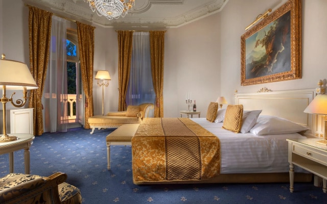Savoy Westend Hotel