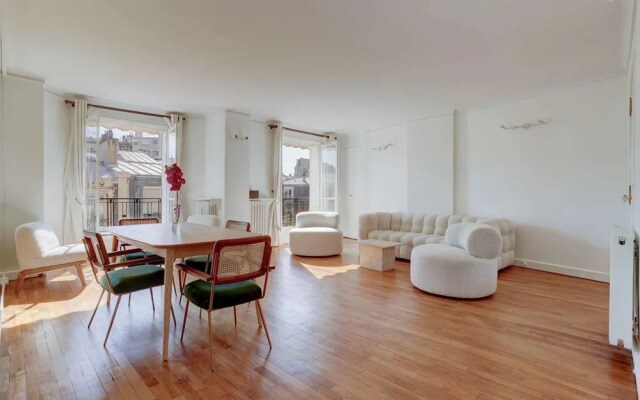 Passy Glow 2BR Home in the 16th Arrondissement