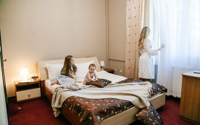 ROMANOVPALM Hotel (бывш.Романов)