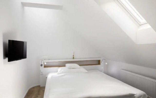 Hotel 100