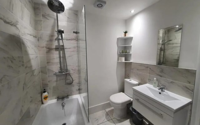 Riverdale House(4 Bedrooms) Serviced Accommodation