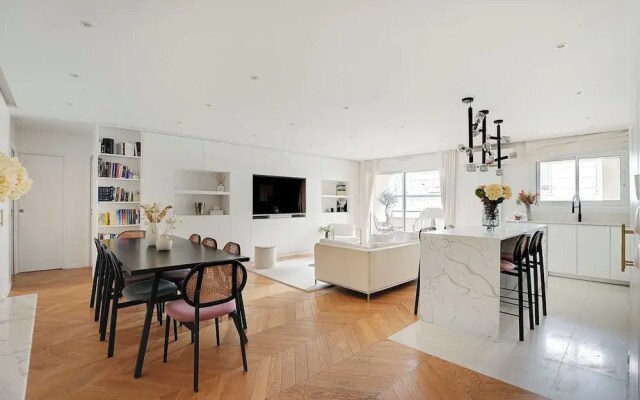 Modern, Spacious Apartment Just Outside Paris