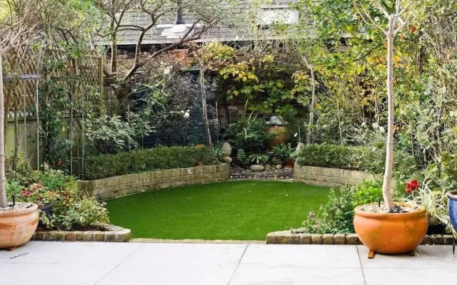 Spacious 4 Bed House, Battersea