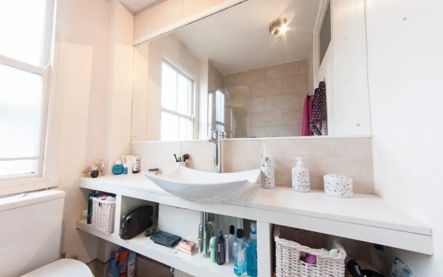 Charming 1-br Upper Holloway Flat For 2