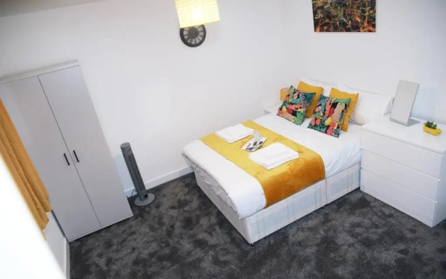 Apartment - Sleeps 5 & Free Parking