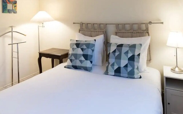 Coquelicot Delightful 1 Bedroom Apt Near Eiffel Tower