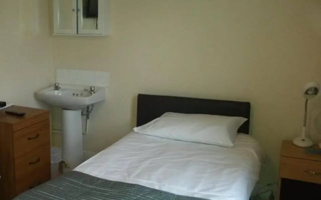 Cedars House Hotel