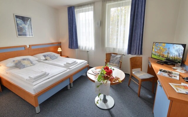 EA Hotel Populus