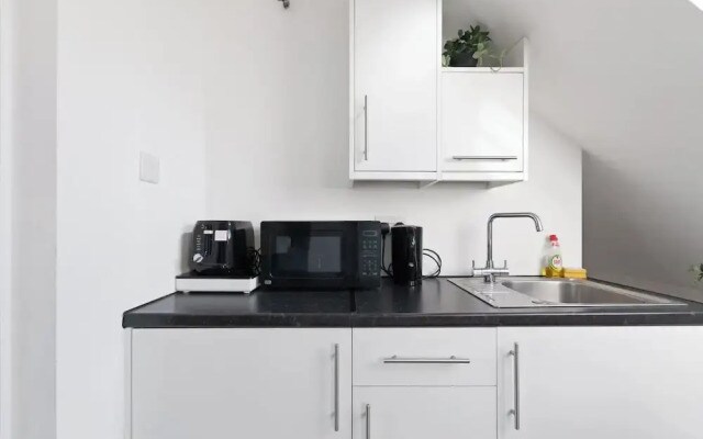 City Apartment - Sleeps 4 & Free Parking