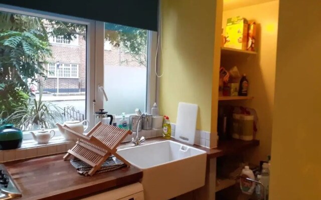 3 bed Apartment With Garden in Zone one se1