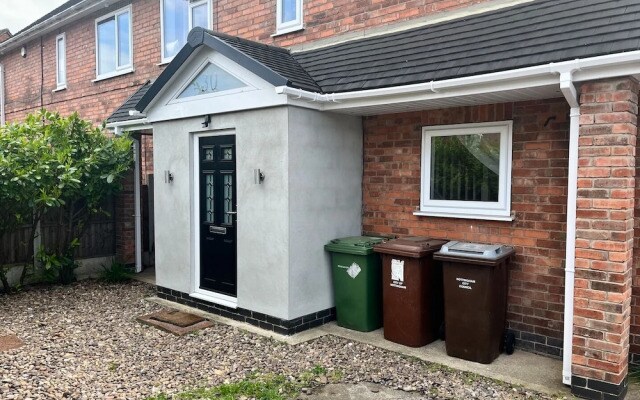 Impeccable 3-bed House in Nottingham Free Parking